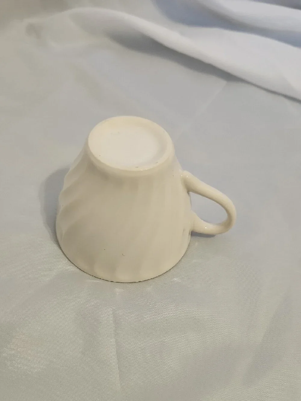 Source Unknown Cream Porcelain Teacup with Pink Rose Motif